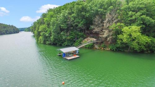 Townley House | Echo Point - Pet-Friendly! Cozy Cabin Located Near Duncan Bridge Marina!