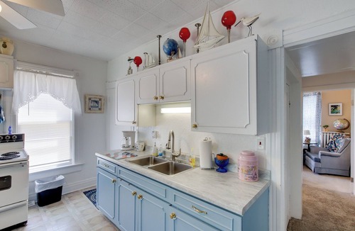 Manitowoc Apartment | Eclectic Manitowoc Vacation Rental Near Marina!