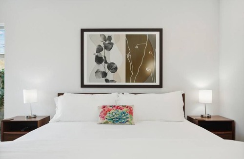 Camelback East Apartment | Eco-friendly 2-bedroom Apartment - 80 Walkscore!