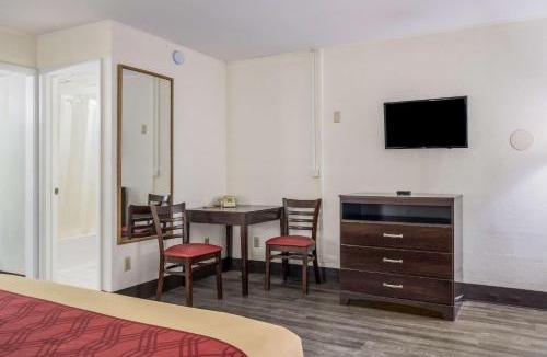 Cameron Cabin | Econo Lodge Cameron