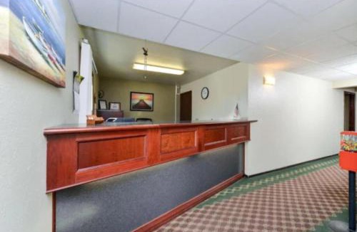 Staples Hotel | EconoLux Inn