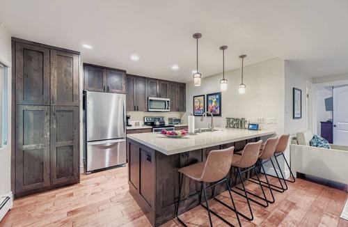 North Park City Condo | Edelweiss A prime spot across from PCMR pool hot tub