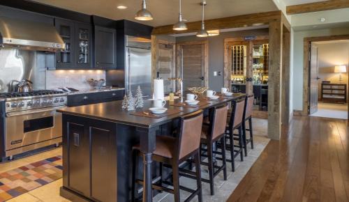 Steamboat Springs Apartment | Edgemont 2704 - Luxury Condo, Gondola Views, True Ski-in Ski-out Access & Winter Shuttle!
