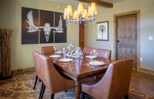 Steamboat Springs Apartment | Edgemont 2704 - Luxury Condo, Gondola Views, True Ski-in Ski-out Access & Winter Shuttle!