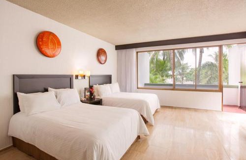 Zona Dorada Hotel | El Cid Granada Hotel & Country Club