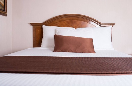Baker City House | El Dorado Inn - King Room