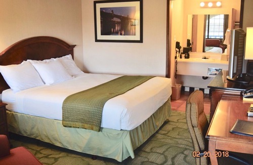 Baker City House | El Dorado Inn - King Room