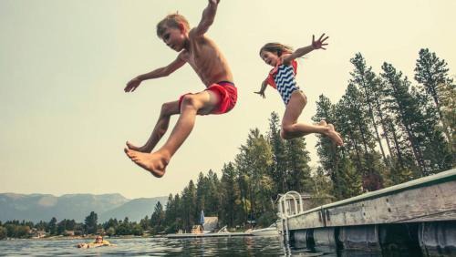 Shaver Lake House | Elderberry Bluejay Location Goals Tub Time