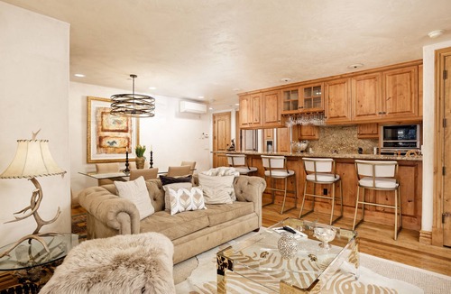 Aspen Condo | Elegant 3 BR/3 BA Mountain Views - #415 Walk to Lifts & Town