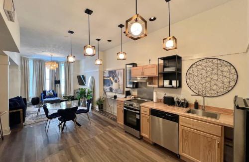Near North Side Apartment | Elegant 3BR River North Escape l Free Parking