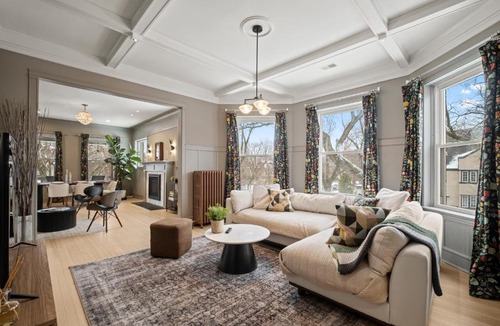 Rogers Park Apartment | Elegant and Chic 2Bed 2Bath steps from the lake!