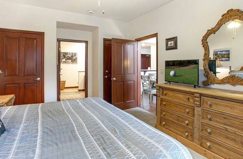 Edwards Condo | Elegant Condo in Arrowhead Village, Excellent Home Office, Pool & Hot Tub