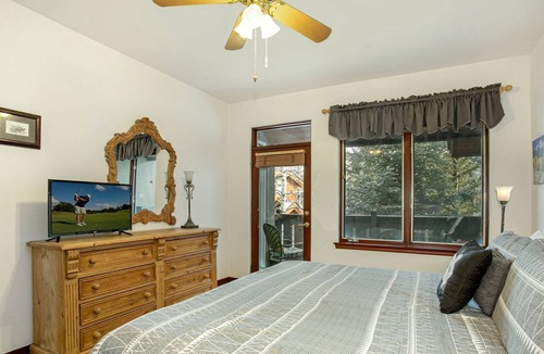 Edwards Condo | Elegant Condo in Arrowhead Village, Excellent Home Office, Pool & Hot Tub