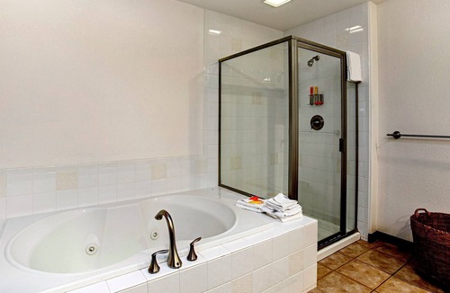 Edwards Condo | Elegant Condo in Arrowhead Village, Excellent Home Office, Pool & Hot Tub