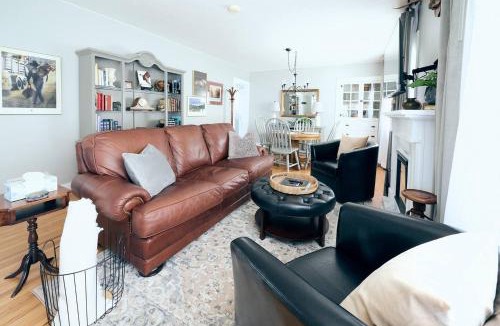 Sheridan House | Elegant Escape 2 blocks to Historic downtown