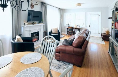 Sheridan House | Elegant Escape 2 blocks to Historic downtown