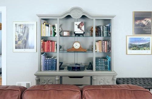 Sheridan House | Elegant Escape 2 blocks to Historic downtown