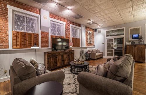 Old Town Villa | Elegant Loft-Style Retreat in Old Firehouse Alley