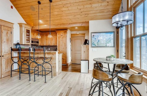 Historic District Apartment | Elegant Mountain Retreat - Center of Breck