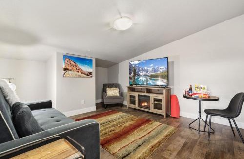 Old Town North House | Elegant Oasis - Fireplaces, King Beds, Mtn Views!