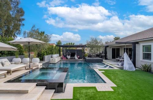 Paradise Valley Village House | Elegant Phoenix Getaway w Pool and Spa Heating