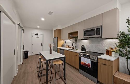 People's Freeway Apartment | Elevated SLC Stay - Pool & Sauna Retreat