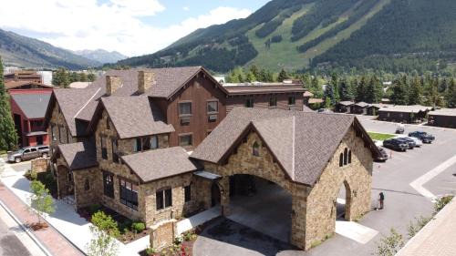 Jackson Hotel | Elk Country Inn