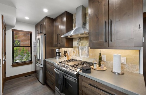 Estes Park House | Elk Haven! Two Large Patios, Private Jacuzzi, Indoor/Outdoor Fireplace
