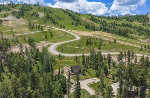 Lead House | Elk Pointe Chalet