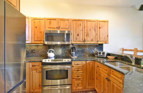 Four O'Clock Apartment | Elk Ridge Retreat Townhome: Private Hot Tub Pool Access