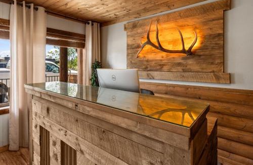 West Yellowstone Hotel | Elkhorn Cabins and Inn