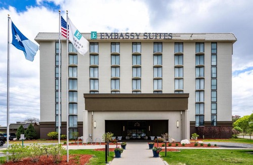 West Bloomington Hotel | Embassy Suites by Hilton Minneapolis Bloomington Edina