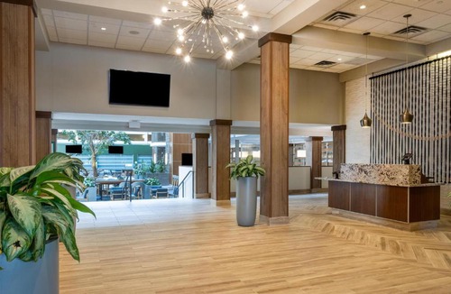 West Bloomington Hotel | Embassy Suites by Hilton Minneapolis Bloomington Edina