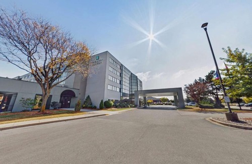 Brookfield Hotel | Embassy Suites by Hilton Milwaukee Brookfield