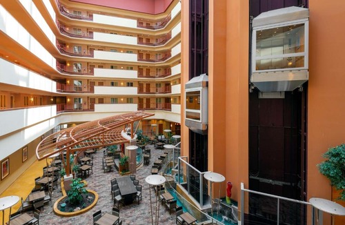 La Vista Hotel | Embassy Suites Omaha- La Vista/Hotel & Conference Center