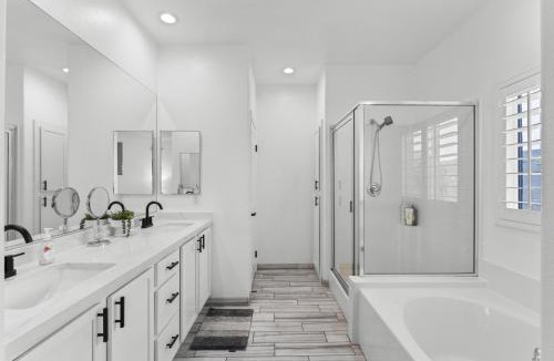 Coachella House | Empire Polo Grounds Close Gorgeous pool and spa home bike to Coachella