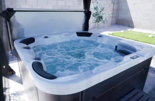 Las Vegas House | Enchanting Garden with Luxe Jacuzzi Spacious Yard