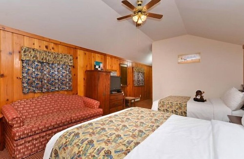 Cody House | Enjoy Your Own Private Cabin! Outdoor Pool, FREE Parking and Airport Shuttle!