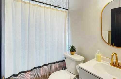 Des Moines House | Entire Duplex 4br2ba Sleeps 8 Near Drake Uni