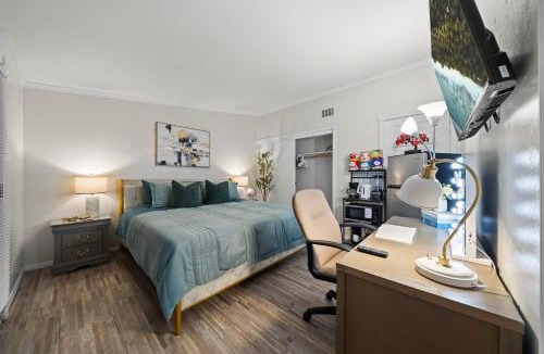 Mount Helix House | Entire Private Studio with King Bed, Bathroom, 1 Parking, Available Now