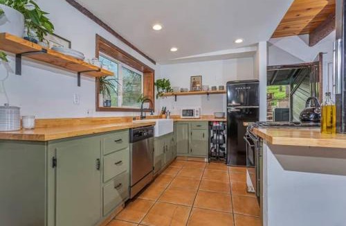 Three Rivers House | Entire Sequoia Cabin Compound l Walkable to the Park