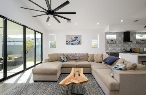 Encanto House | Epic 4BR with Mini-Golf and Pool - Near Downtown