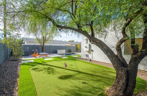 Encanto House | Epic 4BR with Mini-Golf and Pool - Near Downtown