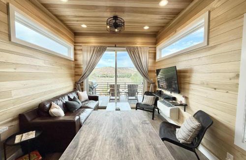 Escalante House | Escalante Escapes Moon Lily- Bunk Escape