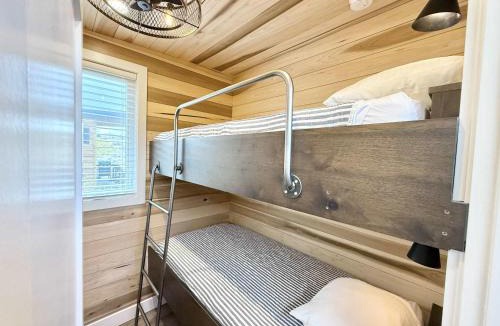 Escalante House | Escalante Escapes Moon Lily- Bunk Escape