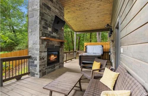 Broken Bow House | Escape to Tranquility - Hot Tub - BBQ - Pets
