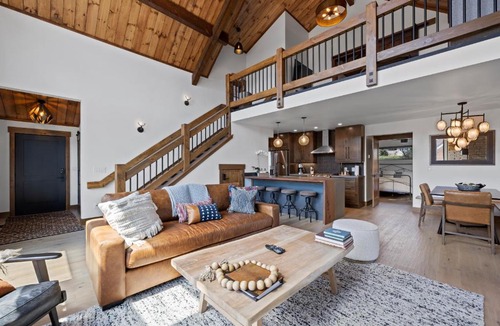 Estes Park House | Estes Dream! Brand New End Unit with Two Patios, Indoor/Outdoor Fireplace and Jacuzzi