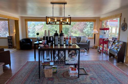 Estes Park Hotel | Estes Mountain Inn
