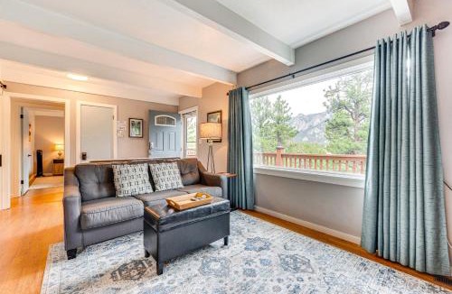 Estes Park House | Estes Park Condo w/Deck & Views ~ 3 Miles to RMNP
