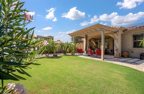 Estrella Mountain Ranch House | Estrella Golden Oasis Mountain view back yard!